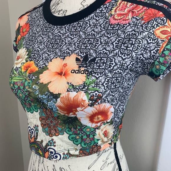 adidas Tops - RARE Adidas Jardim Agharta floral crop top